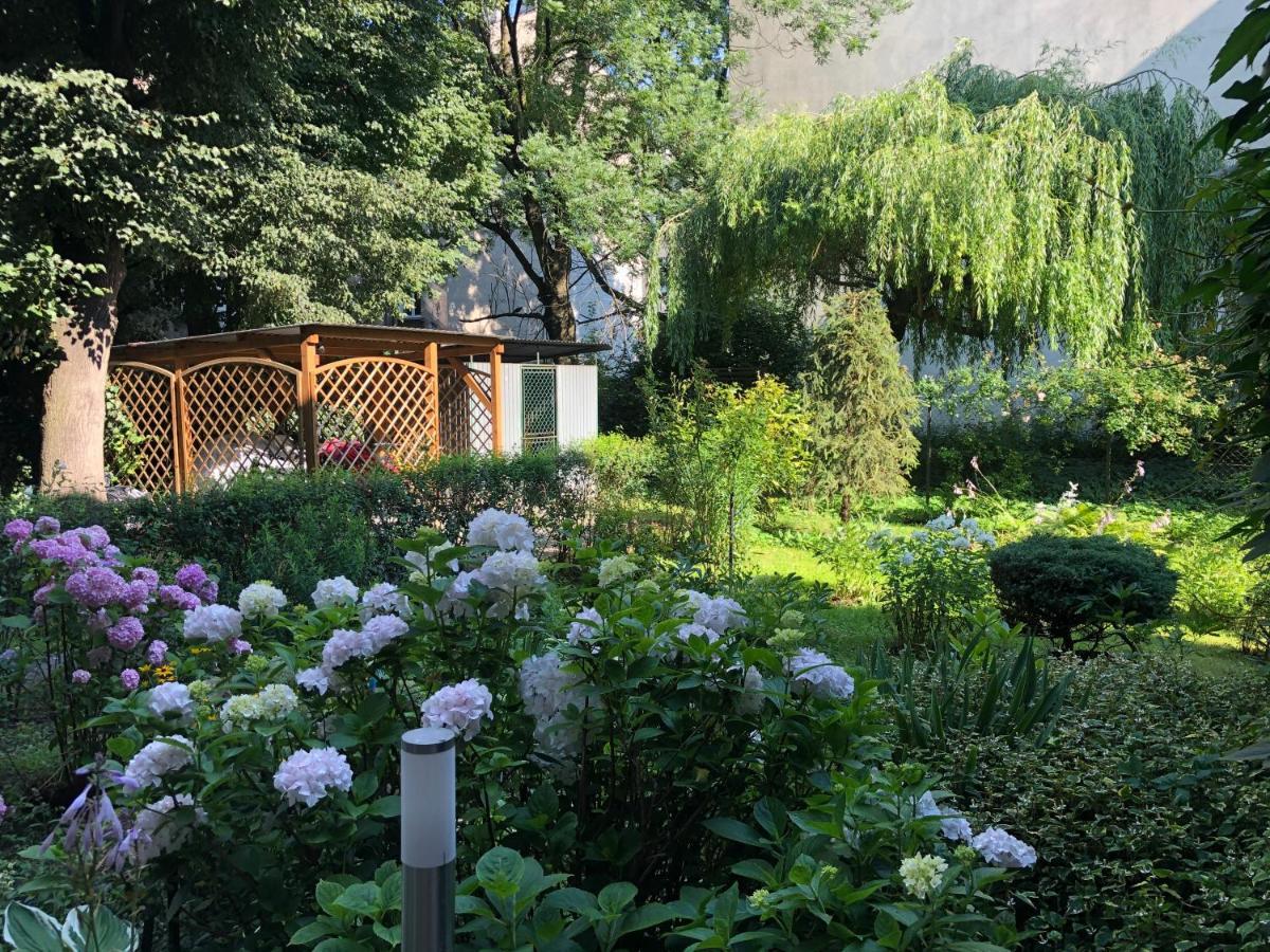 Studio Z Ogrodem Przy Starej Zajezdni Kraków Exteriör bild