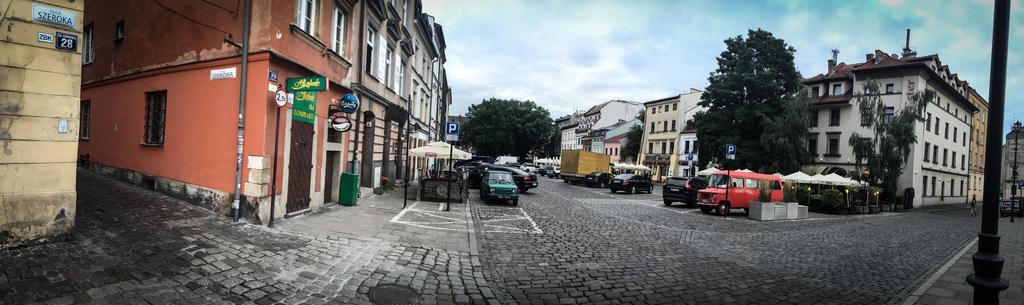 Studio Z Ogrodem Przy Starej Zajezdni Kraków Exteriör bild