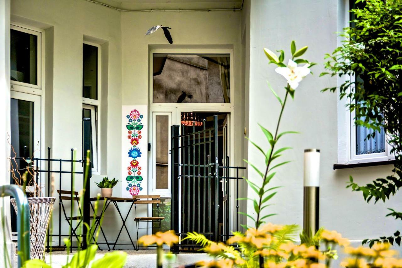 Studio Z Ogrodem Przy Starej Zajezdni Kraków Exteriör bild