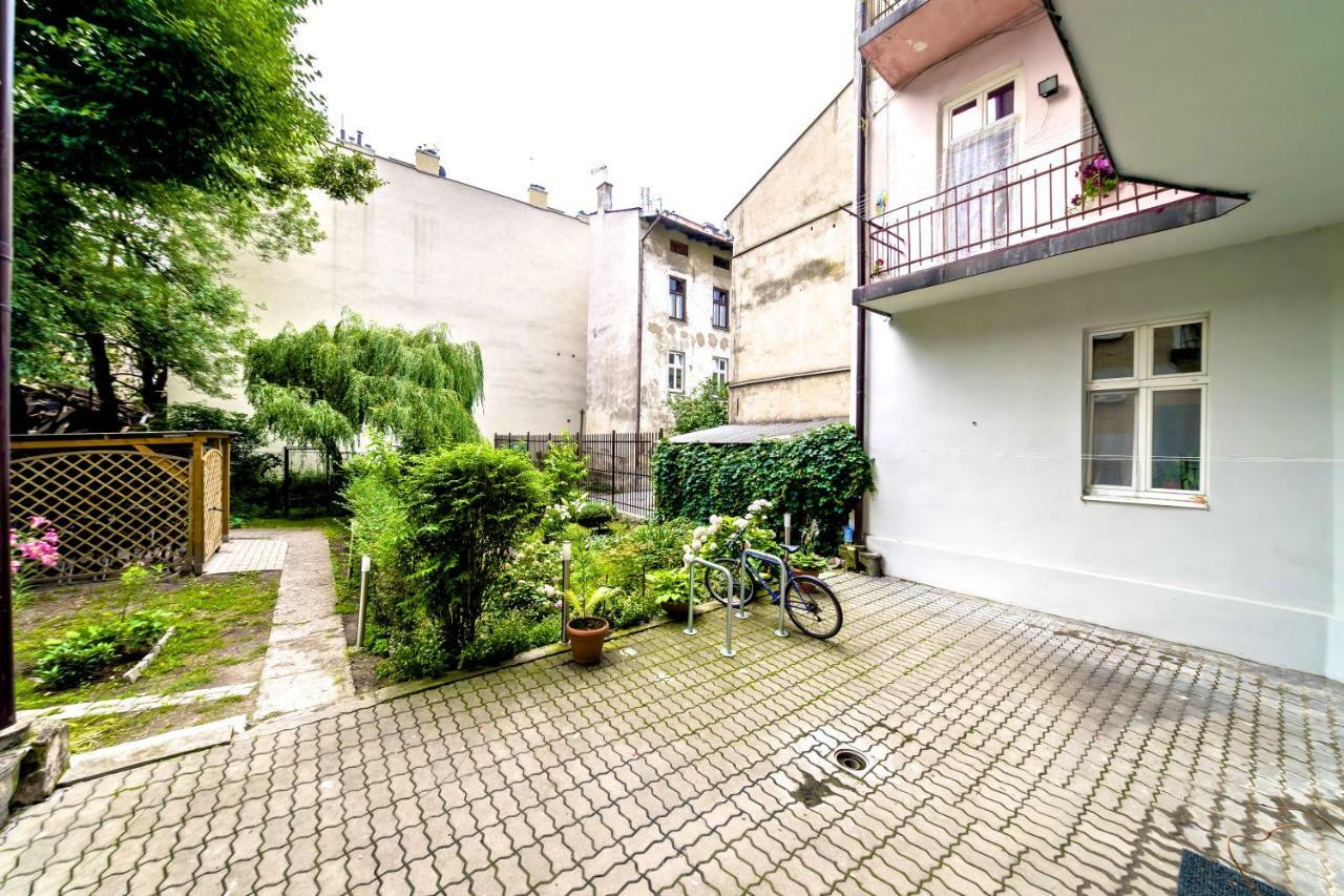 Studio Z Ogrodem Przy Starej Zajezdni Kraków Exteriör bild